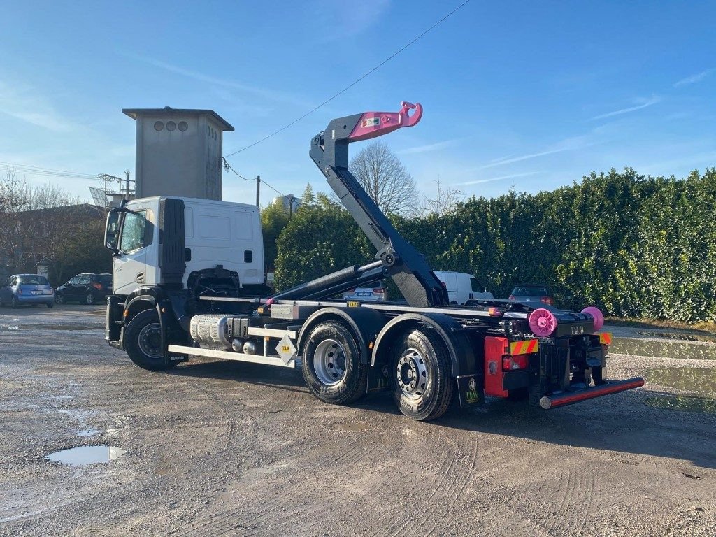 IVECO X-WAY AD280X48 NUOVO SCARRABILE PASSO 4500 - Camião polibenne: foto 4 IVECO X-WAY AD280X48 NUOVO SCARRABILE PASSO 4500 - Camião polibenne: foto 4