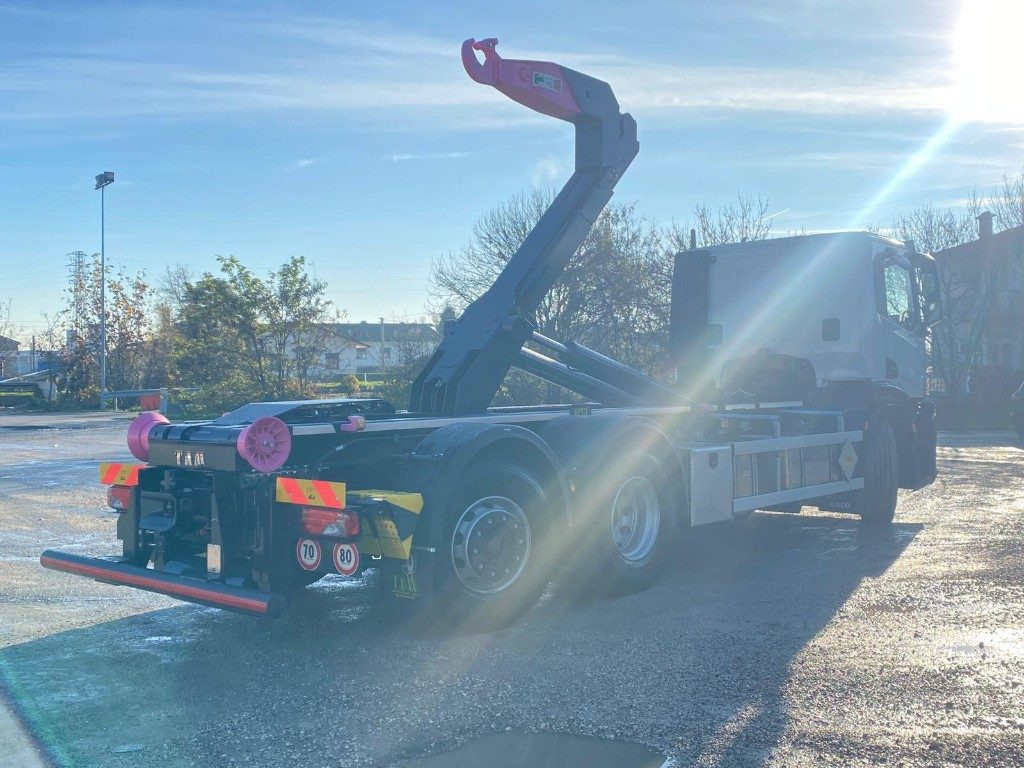 IVECO X-WAY AD280X48 NUOVO SCARRABILE PASSO 4500 - Camião polibenne: foto 5 IVECO X-WAY AD280X48 NUOVO SCARRABILE PASSO 4500 - Camião polibenne: foto 5