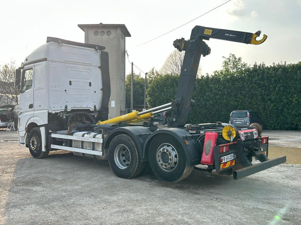 MERCEDES ACTROS 25.51 SCARRABILE - Camião polibenne: foto 4 MERCEDES ACTROS 25.51 SCARRABILE - Camião polibenne: foto 4