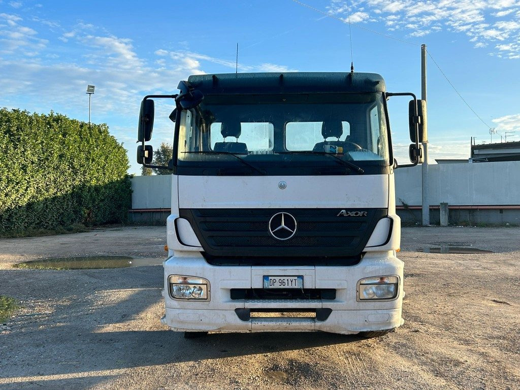 MERCEDES-BENZ MERCEDES 2533 SCARRABILE - Camião polibenne: foto 2 MERCEDES-BENZ MERCEDES 2533 SCARRABILE - Camião polibenne: foto 2