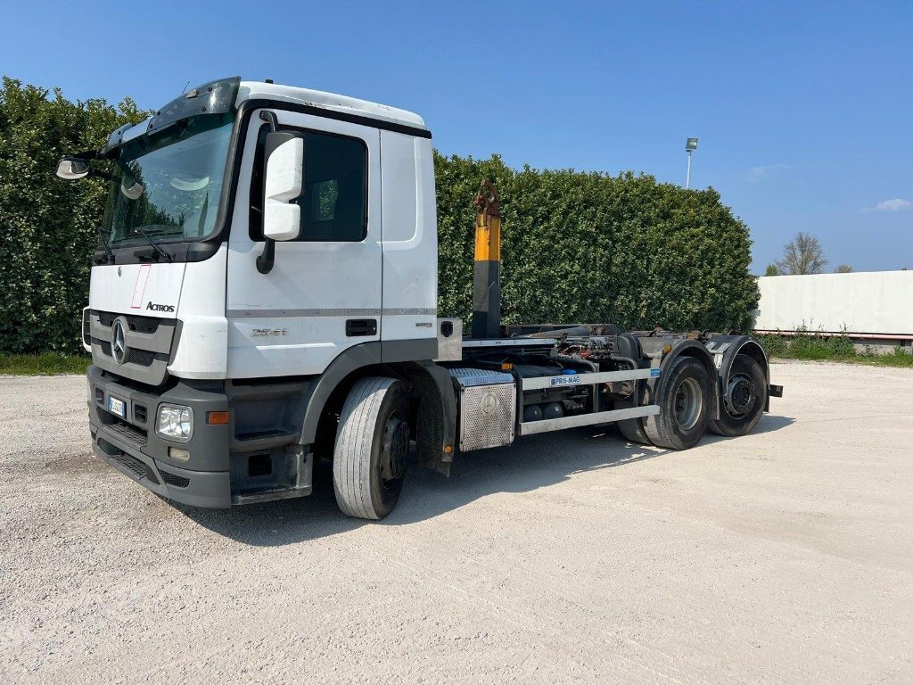 MERCEDES-BENZ MERCEDES ACTROS 25.41 SCARRABILE - Camião polibenne: foto 1 MERCEDES-BENZ MERCEDES ACTROS 25.41 SCARRABILE - Camião polibenne: foto 1