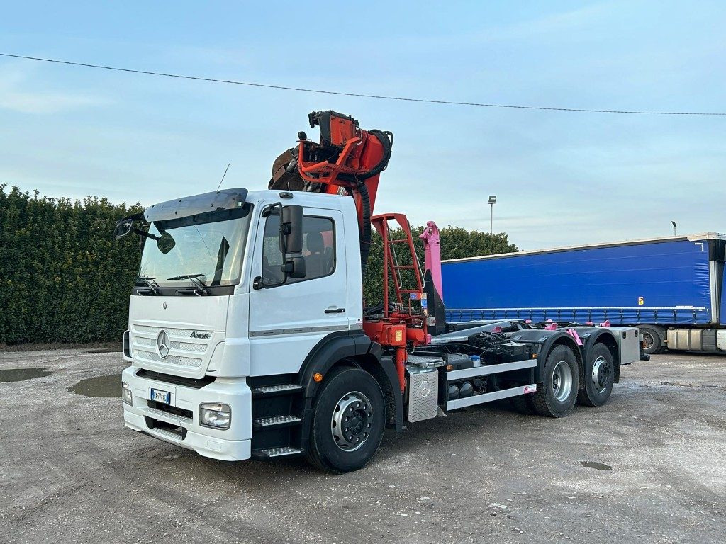 MERCEDES-BENZ MERCEDES AXOR 2533 SCARRABILE CON GRU E POLIPO - Camião polibenne: foto 2 MERCEDES-BENZ MERCEDES AXOR 2533 SCARRABILE CON GRU E POLIPO - Camião polibenne: foto 2