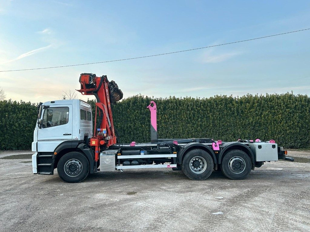 MERCEDES-BENZ MERCEDES AXOR 2533 SCARRABILE CON GRU E POLIPO - Camião polibenne: foto 5 MERCEDES-BENZ MERCEDES AXOR 2533 SCARRABILE CON GRU E POLIPO - Camião polibenne: foto 5