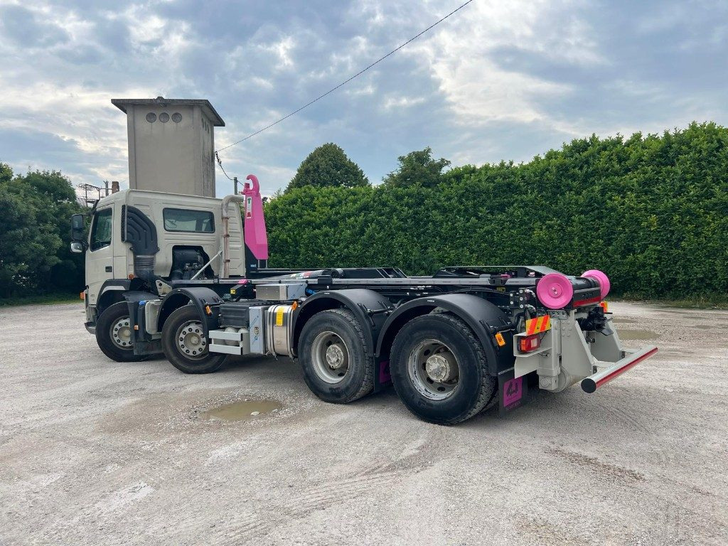 VOLVO FM480 SCARRABILE 8X4 - Camião polibenne: foto 3 VOLVO FM480 SCARRABILE 8X4 - Camião polibenne: foto 3