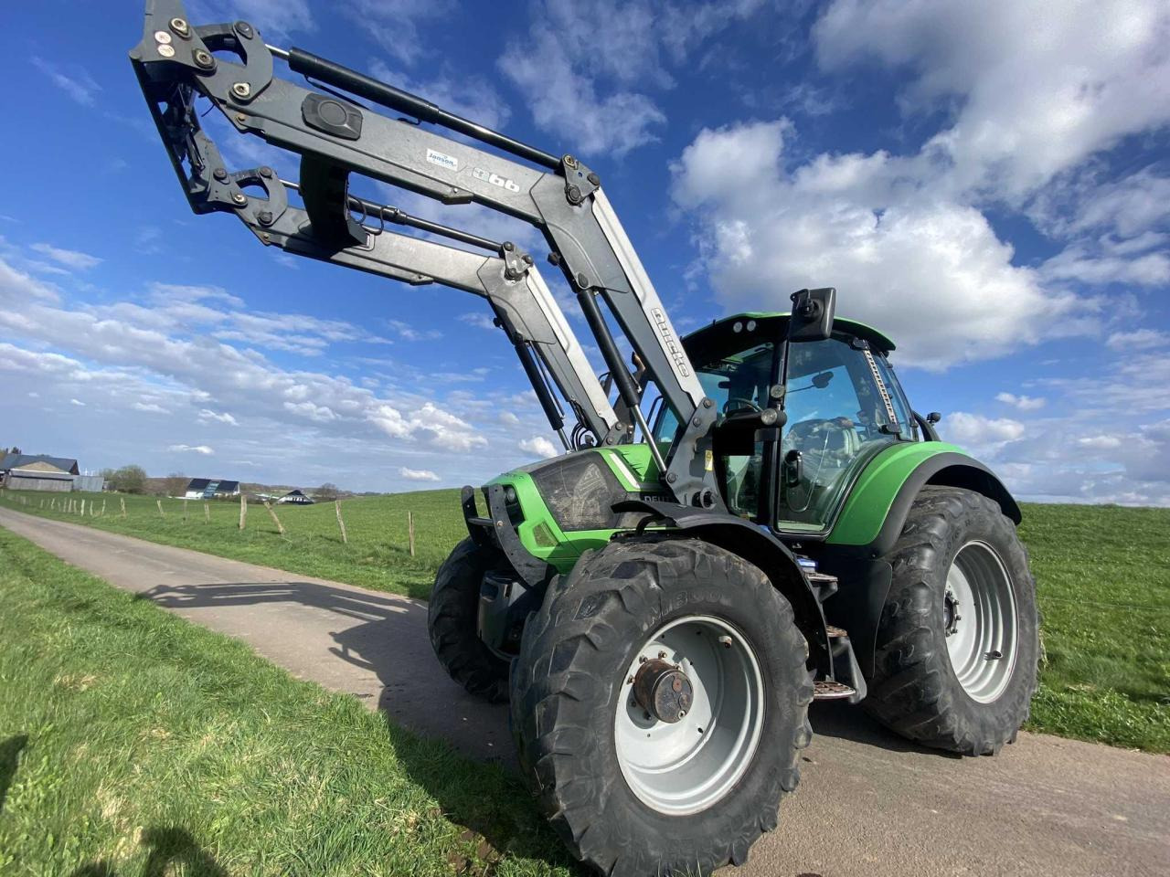 Deutz-Fahr 6150.4 Agrotron TTV - Trator: foto 3 Deutz-Fahr 6150.4 Agrotron TTV - Trator: foto 3