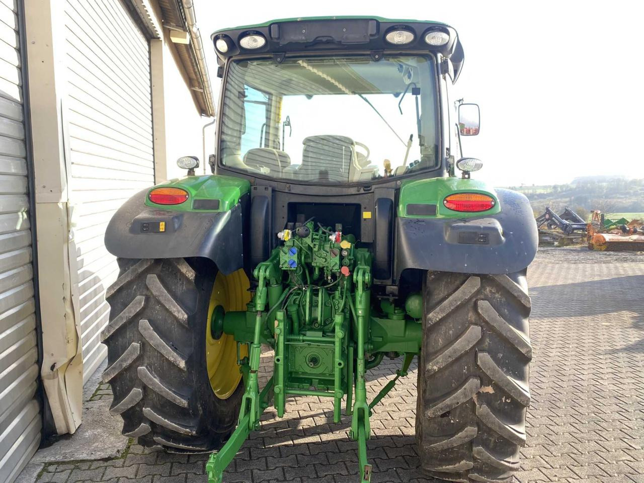 Trator John Deere 6115R: foto 7 Trator John Deere 6115R: foto 7