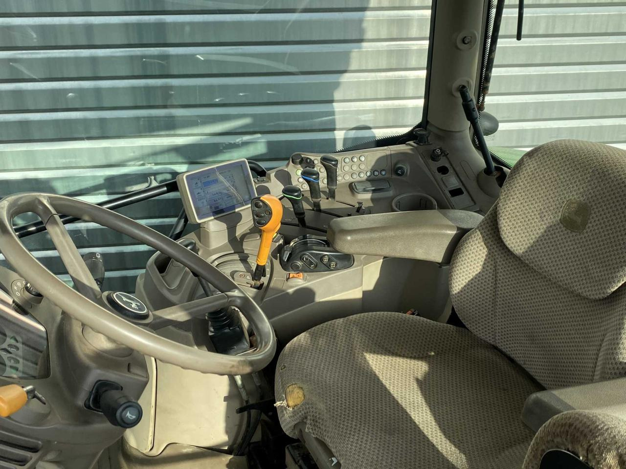 John Deere 6115R - Trator: foto 5 John Deere 6115R - Trator: foto 5