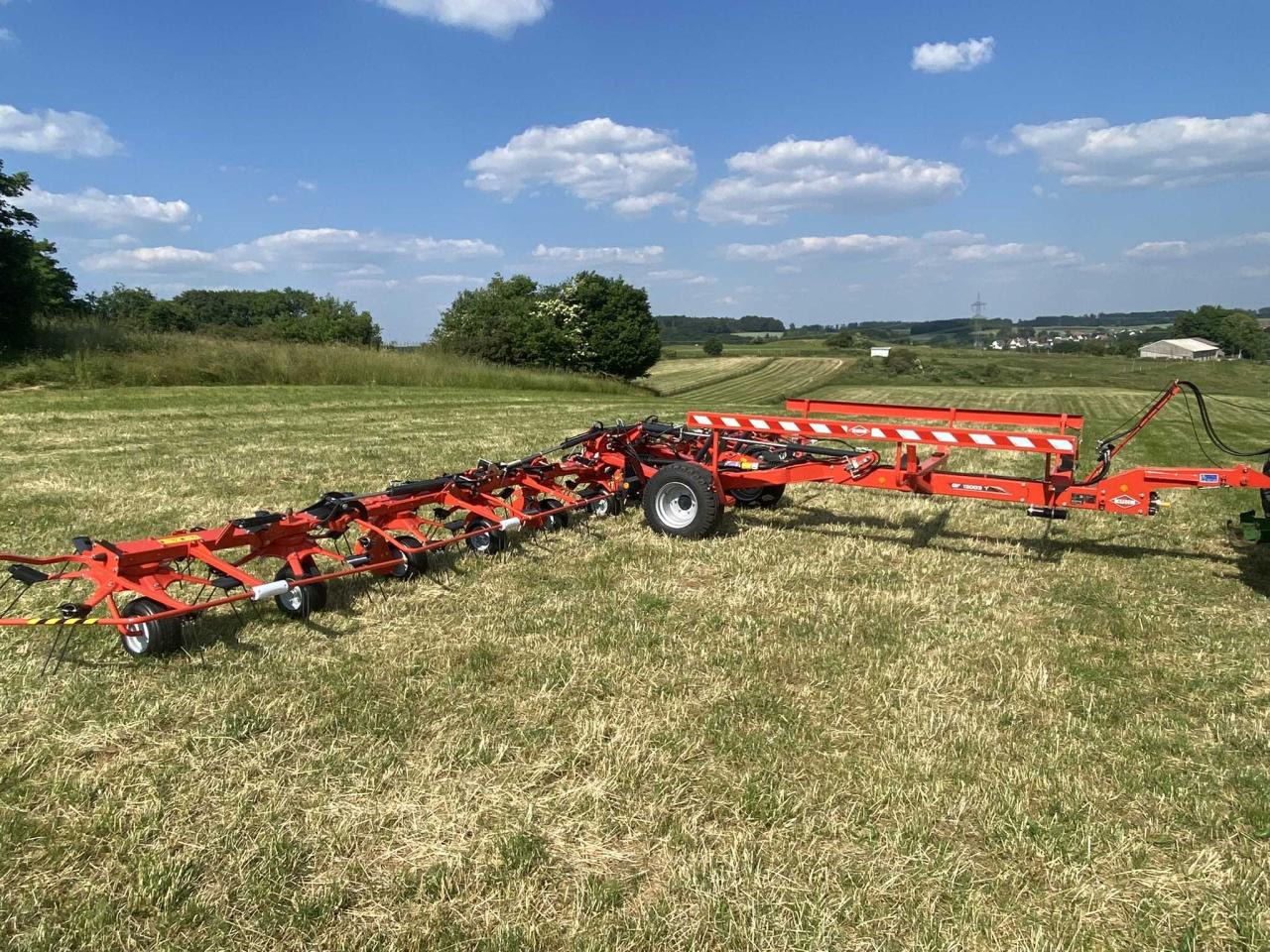 Kuhn GF13003T - Ancinho enleirador: foto 1 Kuhn GF13003T - Ancinho enleirador: foto 1
