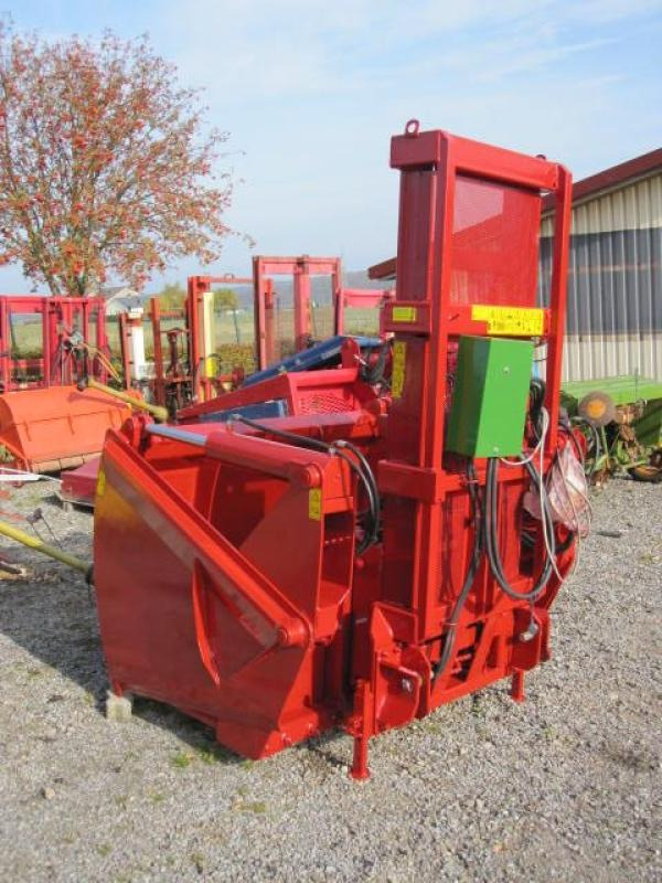 Strautmann SZ 234 Heckschneidza - Reboque agrícola: foto 1 Strautmann SZ 234 Heckschneidza - Reboque agrícola: foto 1