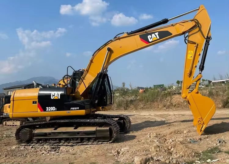 CATERPILLAR Crawler excavator Used excavator cat320 Japan brand Used CAT 320 Excavator Caterpillar 320D Crawler Excavator CAT320 used digger for sale - Escavadora de rastos: foto 4 CATERPILLAR Crawler excavator Used excavator cat320 Japan brand Used CAT 320 Excavator Caterpillar 320D Crawler Excavator CAT320 used digger for sale - Escavadora de rastos: foto 4