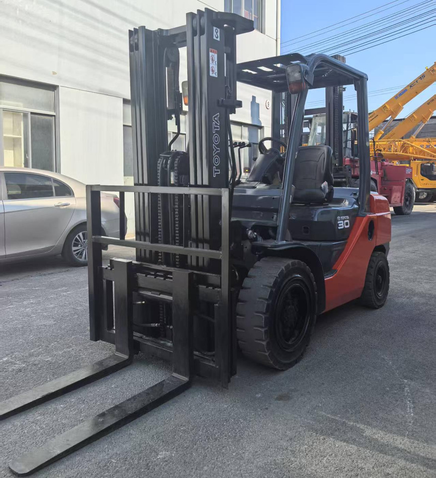 TOYOTA 8FD30 7FD30 FD50 FD100 Japan original 2.5ton 3Ton 3.5ton 5ton 7T 10t Used Diesel Forklift - Empilhador a diesel: foto 3 TOYOTA 8FD30 7FD30 FD50 FD100 Japan original 2.5ton 3Ton 3.5ton 5ton 7T 10t Used Diesel Forklift - Empilhador a diesel: foto 3