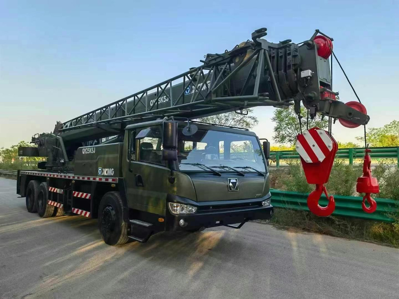 XCMG QY25K5-1 25 ton truck crane - Grua móvel: foto 2 XCMG QY25K5-1 25 ton truck crane - Grua móvel: foto 2