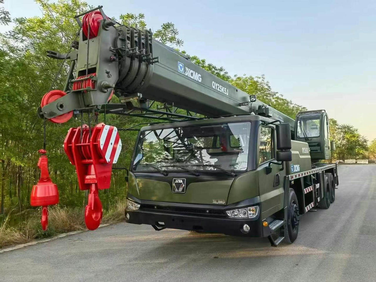 XCMG QY25K5-1 25 ton truck crane - Grua móvel: foto 1 XCMG QY25K5-1 25 ton truck crane - Grua móvel: foto 1