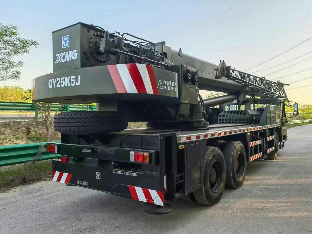 XCMG QY25K5-1 25 ton truck crane - Grua móvel: foto 4 XCMG QY25K5-1 25 ton truck crane - Grua móvel: foto 4