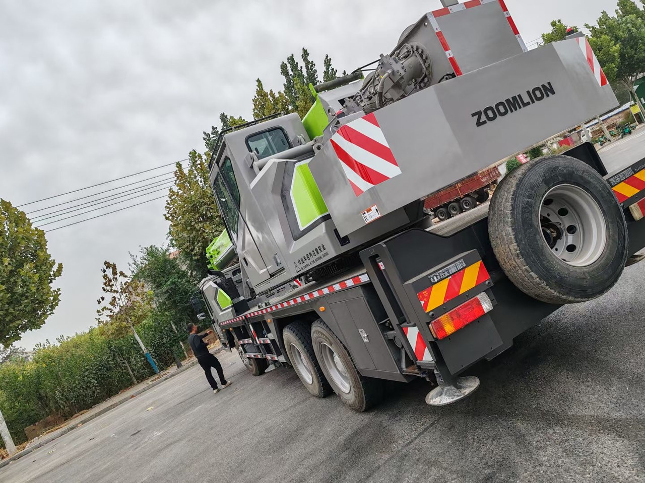 ZOOMLION ZTC251V 25 TON TRUCK CRANE - Grua móvel: foto 3 ZOOMLION ZTC251V 25 TON TRUCK CRANE - Grua móvel: foto 3