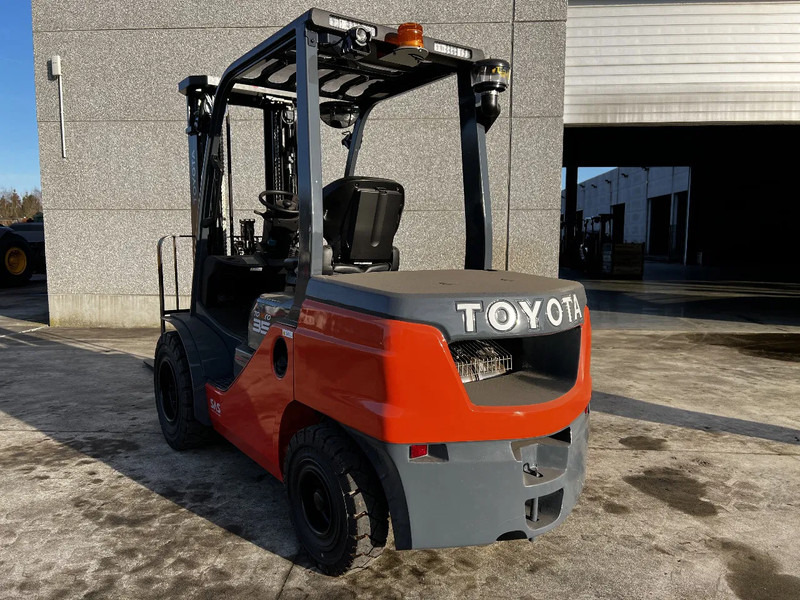 Toyota 52-8FDJF35 TONERO 35 (NEW) (6x in Stock) - Empilhador a diesel: foto 3 Toyota 52-8FDJF35 TONERO 35 (NEW) (6x in Stock) - Empilhador a diesel: foto 3