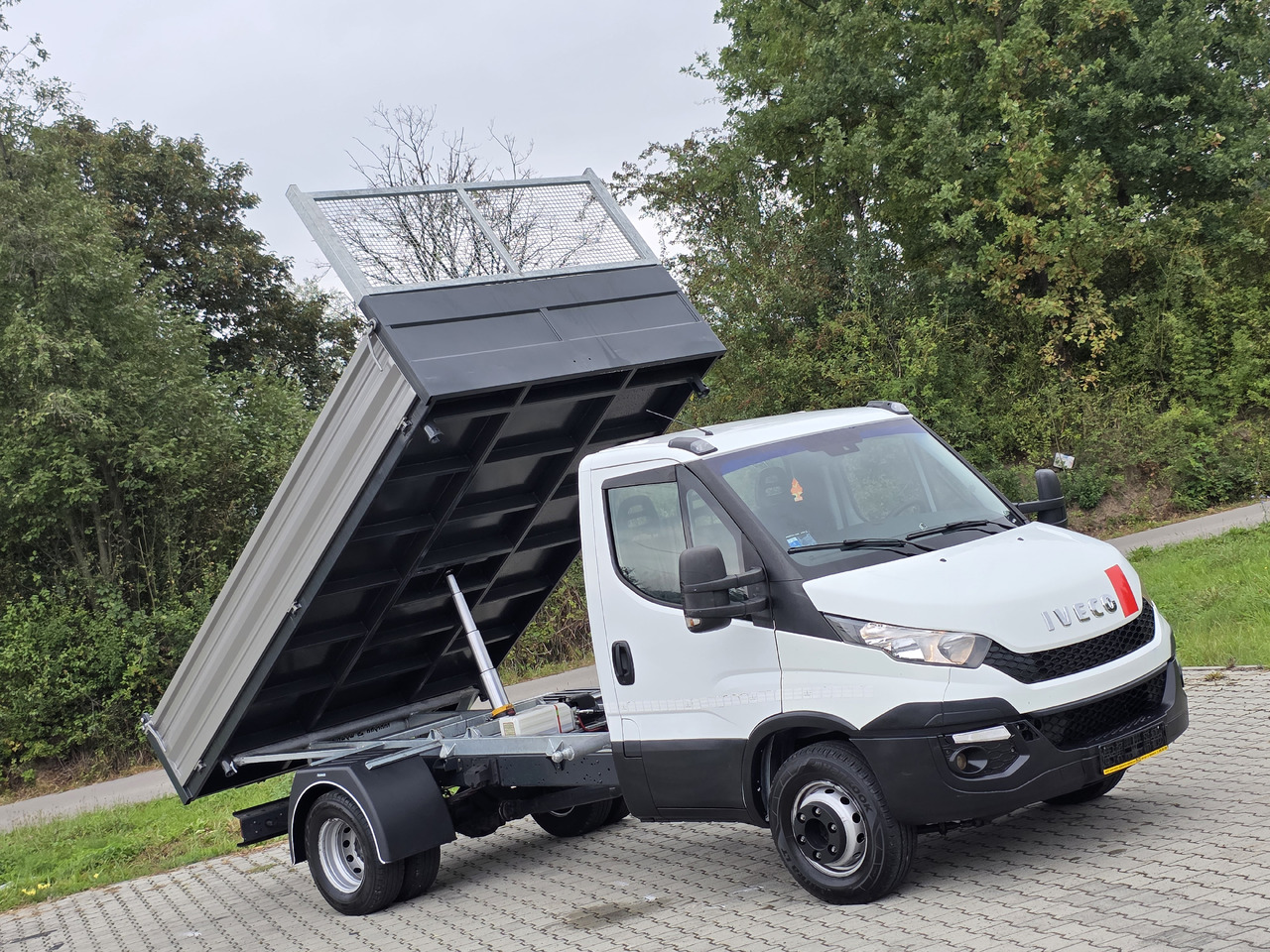 IVECO Daily 70c-17 Wywrotka 3.80 M ! Kiper 3-Stronny ! Klima ! 3.0 HPI * 170 Hp ! Super Stan ! Z Włoch ! - Carrinha basculante: foto 2 IVECO Daily 70c-17 Wywrotka 3.80 M ! Kiper 3-Stronny ! Klima ! 3.0 HPI * 170 Hp ! Super Stan ! Z Włoch ! - Carrinha basculante: foto 2