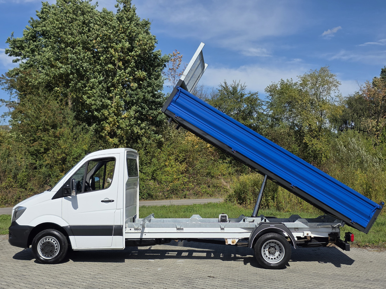MERCEDES-BENZ Sprinter 419 CDI Wywrotka 4.50 M ! Kiper 3-Stronny ! Klima ! 3.0 CDI * 190 Km ! - Carrinha basculante: foto 4 MERCEDES-BENZ Sprinter 419 CDI Wywrotka 4.50 M ! Kiper 3-Stronny ! Klima ! 3.0 CDI * 190 Km ! - Carrinha basculante: foto 4