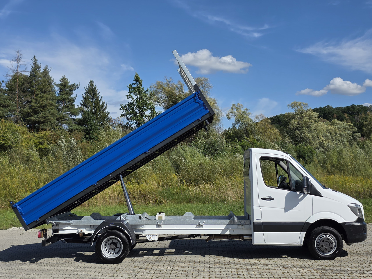 MERCEDES-BENZ Sprinter 419 CDI Wywrotka 4.50 M ! Kiper 3-Stronny ! Klima ! 3.0 CDI * 190 Km ! - Carrinha basculante: foto 3 MERCEDES-BENZ Sprinter 419 CDI Wywrotka 4.50 M ! Kiper 3-Stronny ! Klima ! 3.0 CDI * 190 Km ! - Carrinha basculante: foto 3