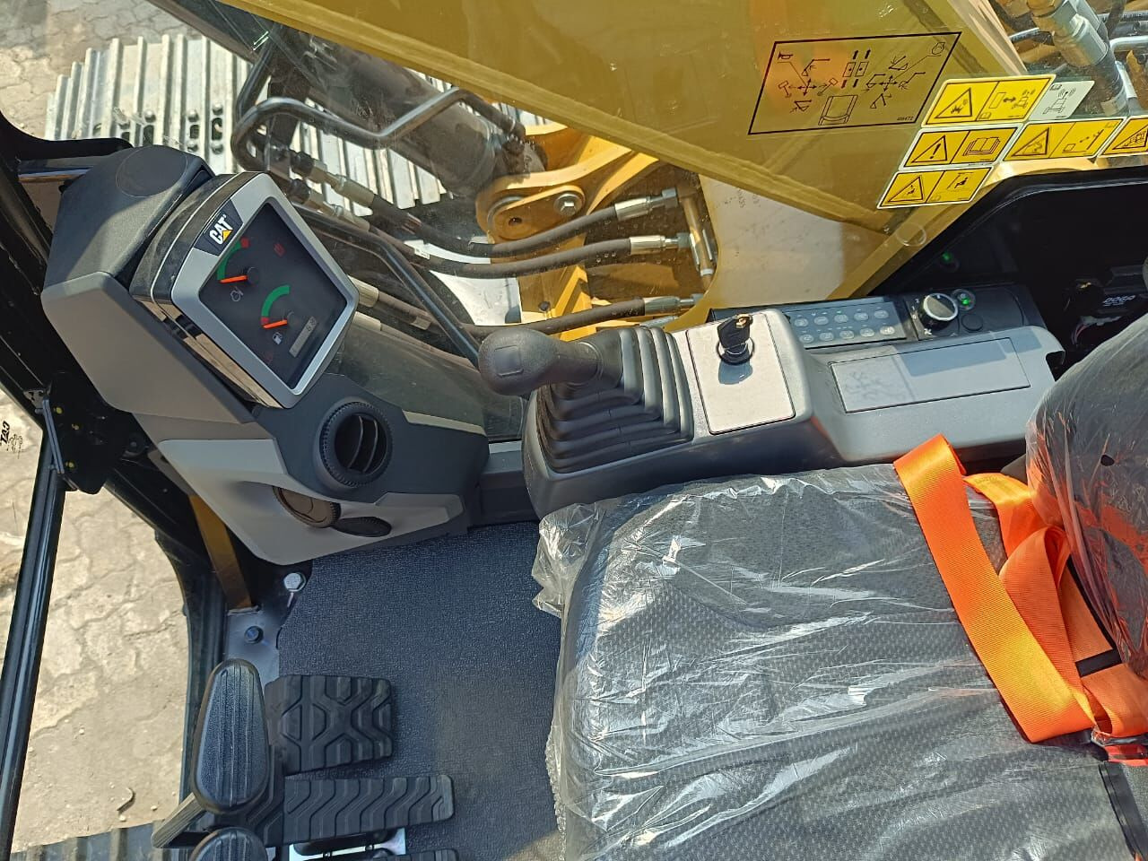 New Caterpillar 320D3GC tracked excavator - Escavadora de rastos: foto 4 New Caterpillar 320D3GC tracked excavator - Escavadora de rastos: foto 4