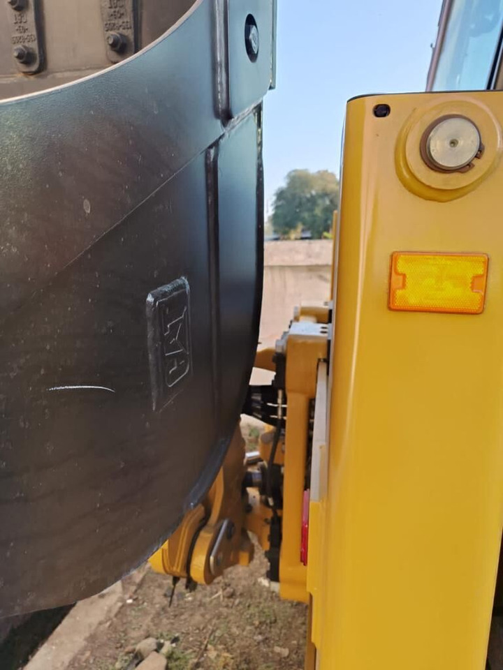 New Caterpillar 424 backhoe loader - Retroescavadeira: foto 5 New Caterpillar 424 backhoe loader - Retroescavadeira: foto 5