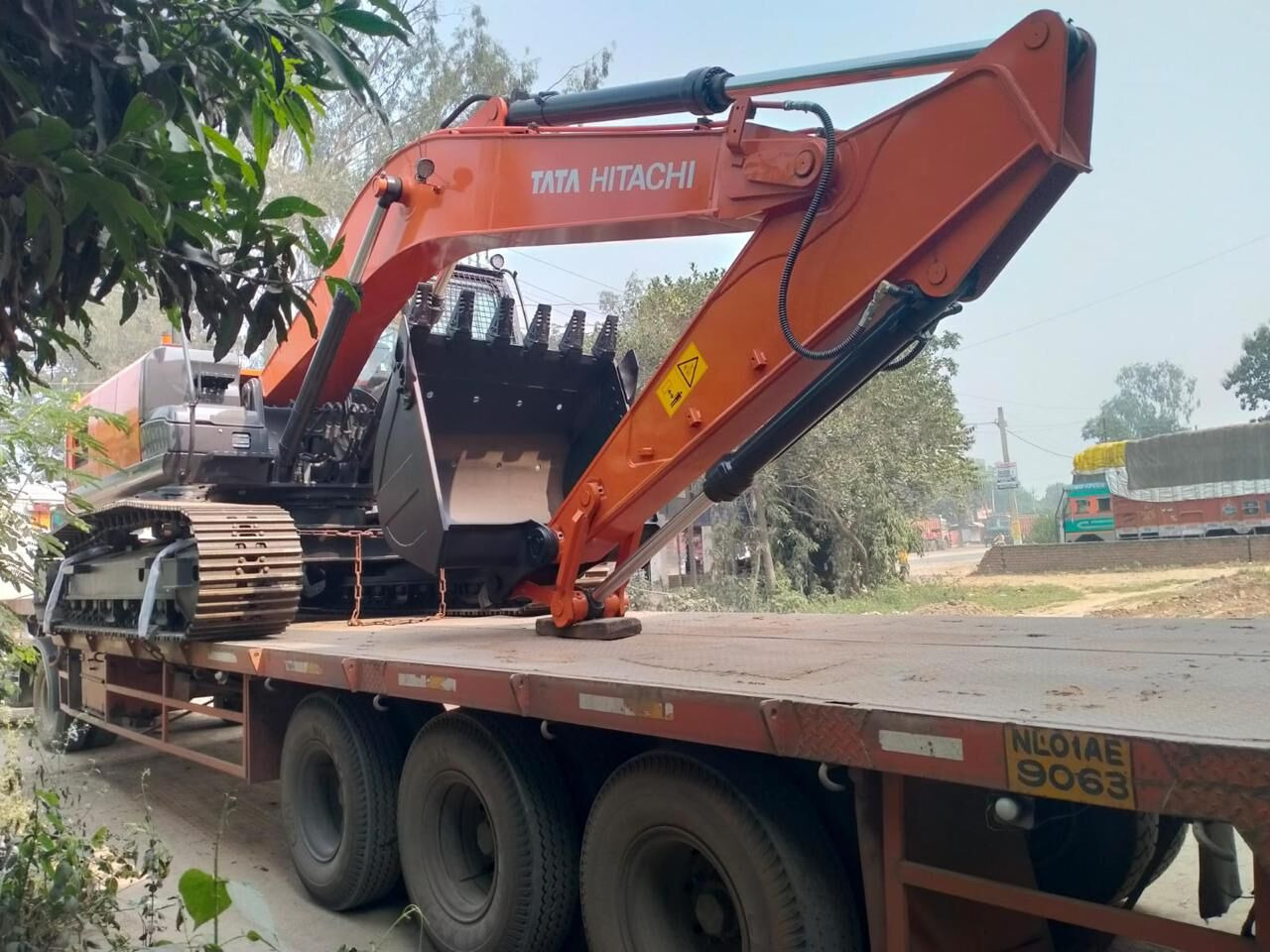 New Hitachi ZX220 LC tracked excavator - Escavadora de rastos: foto 2 New Hitachi ZX220 LC tracked excavator - Escavadora de rastos: foto 2