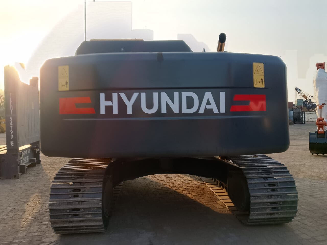 New Hyundai R215L tracked excavator - Escavadora de rastos: foto 5 New Hyundai R215L tracked excavator - Escavadora de rastos: foto 5
