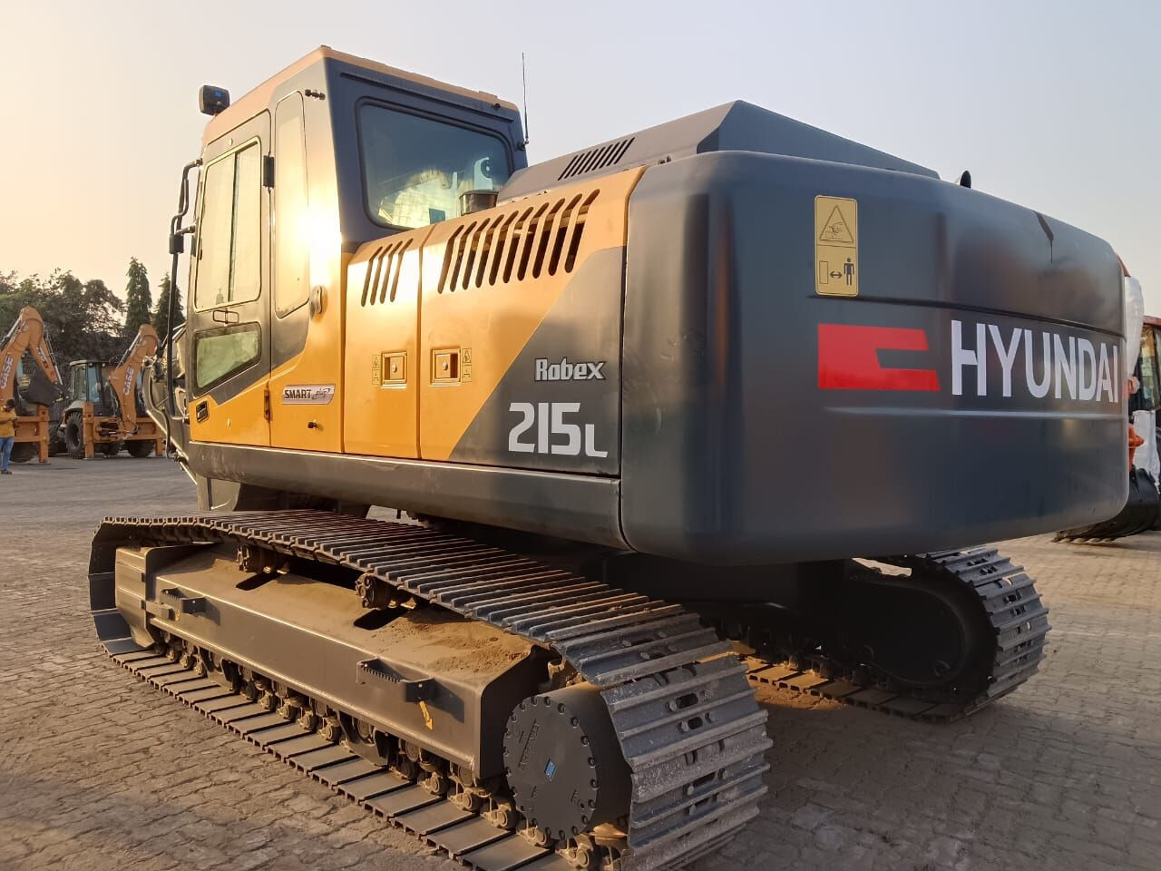 New Hyundai R215L tracked excavator - Escavadora de rastos: foto 4 New Hyundai R215L tracked excavator - Escavadora de rastos: foto 4