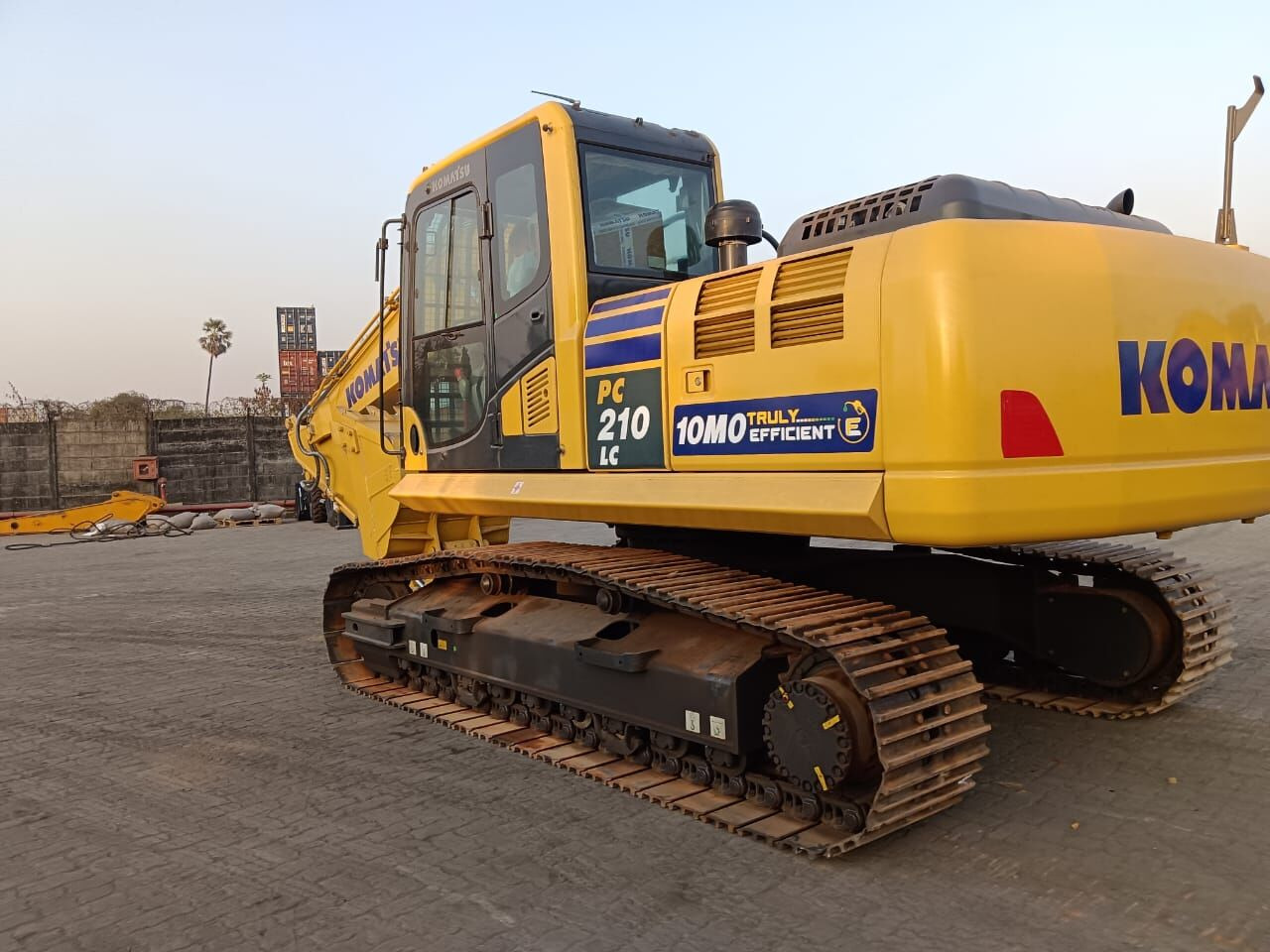 New Komatsu PC210 tracked excavator - Escavadora de rastos: foto 1 New Komatsu PC210 tracked excavator - Escavadora de rastos: foto 1