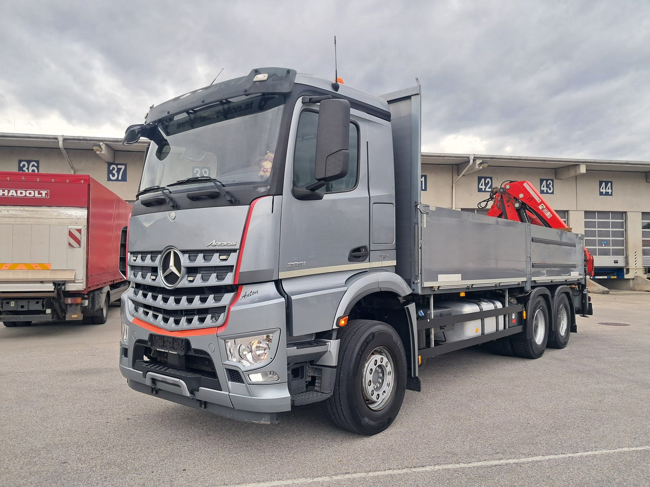 MERCEDES-BENZ AROCS 28.51 | 6x4| Retarder |Kran |Klima | Euro 6 - Camião de caixa aberta/ Plataforma, Camião grua: foto 1 MERCEDES-BENZ AROCS 28.51 | 6x4| Retarder |Kran |Klima | Euro 6 - Camião de caixa aberta/ Plataforma, Camião grua: foto 1