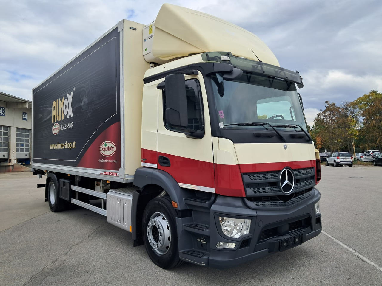 MERCEDES-BENZ Antos 1833 Kühlkoffer LBW | Standheizung | Euro 6 - Camião frigorífico: foto 2 MERCEDES-BENZ Antos 1833 Kühlkoffer LBW | Standheizung | Euro 6 - Camião frigorífico: foto 2