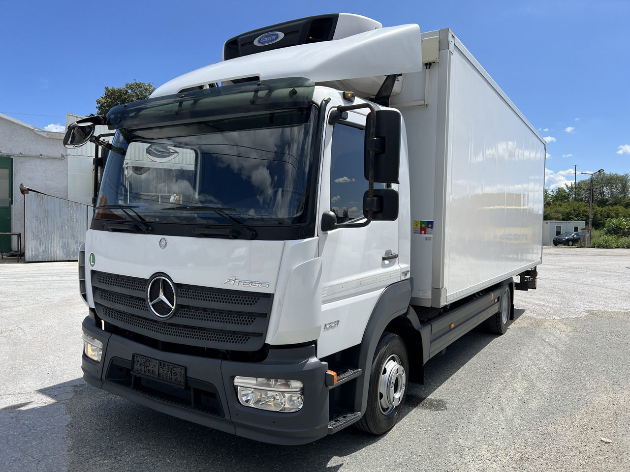 MERCEDES-BENZ Mercedes-Benz Atego 1221 Kühlkoffer mit LBW | EZ 2016 | | Klima | Tempomat | Diff. Hinterachse - Camião frigorífico: foto 1 MERCEDES-BENZ Mercedes-Benz Atego 1221 Kühlkoffer mit LBW | EZ 2016 | | Klima | Tempomat | Diff. Hinterachse - Camião frigorífico: foto 1