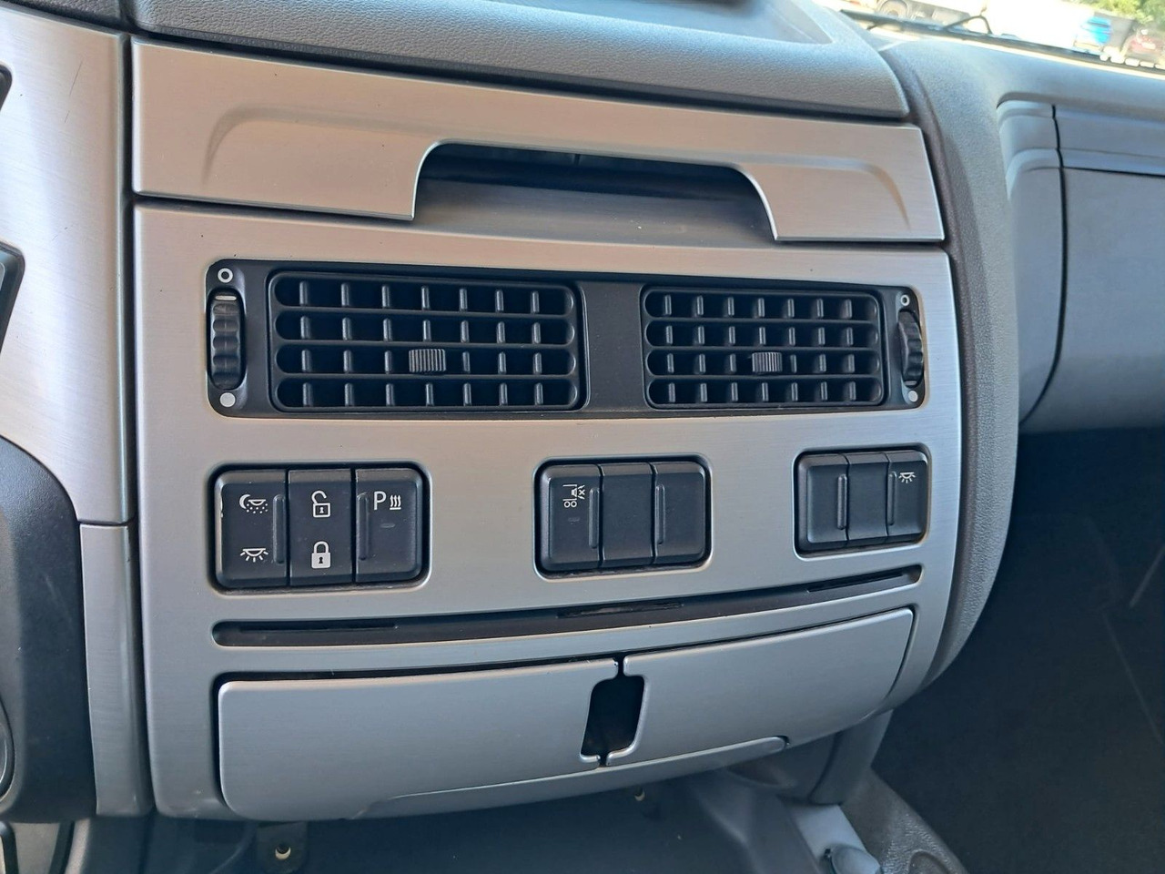 Tractor DAF XF 18.460 Schubboden | Klima | Retarder | Differ: foto 15 Tractor DAF XF 18.460 Schubboden | Klima | Retarder | Differ: foto 15