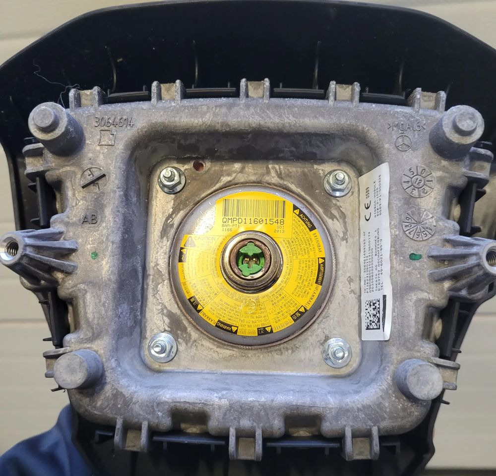 AIR BAG PODUSZKA MERCEDES ACTROS MP4 - Volante de direção para Camião: foto 2 AIR BAG PODUSZKA MERCEDES ACTROS MP4 - Volante de direção para Camião: foto 2