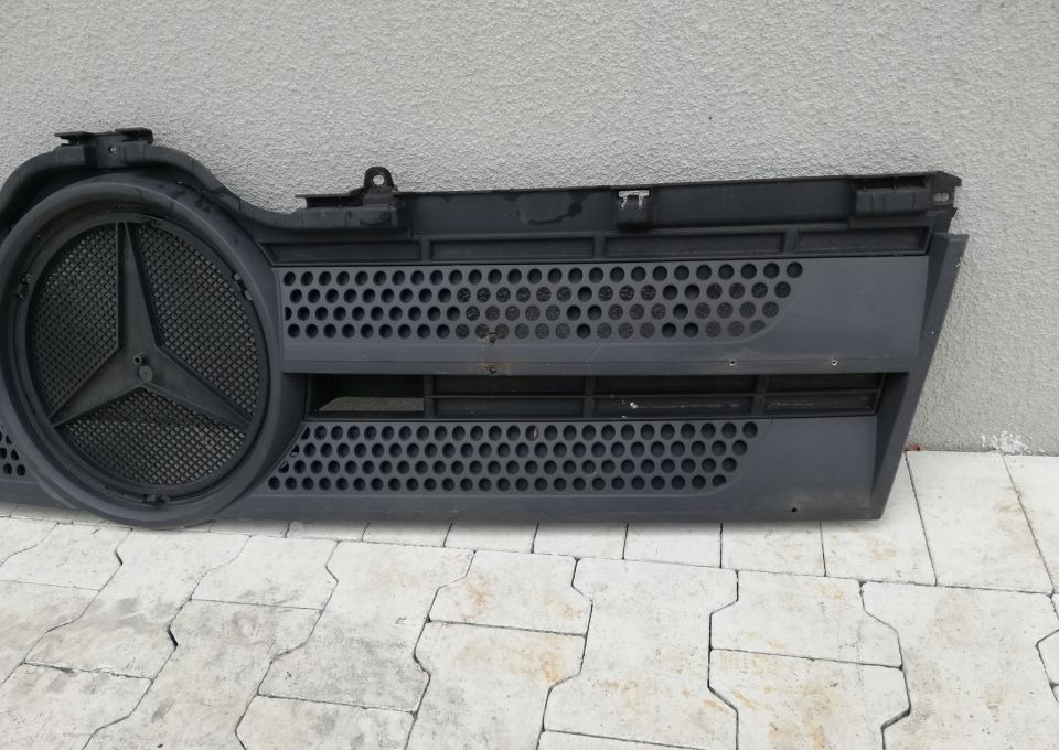 ATRAPA GRILL MERCEDES ACTROS MP4 ORYGINAŁ - Grade radiador para Camião: foto 3 ATRAPA GRILL MERCEDES ACTROS MP4 ORYGINAŁ - Grade radiador para Camião: foto 3