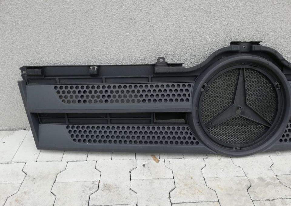 ATRAPA GRILL MERCEDES ACTROS MP4 ORYGINAŁ - Grade radiador para Camião: foto 2 ATRAPA GRILL MERCEDES ACTROS MP4 ORYGINAŁ - Grade radiador para Camião: foto 2