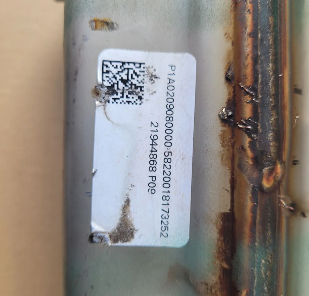 CHŁODNICA EGR VOLVO 21944868 P09 CHWALIM116 - Sistema de arrefecimento para Camião: foto 4 CHŁODNICA EGR VOLVO 21944868 P09 CHWALIM116 - Sistema de arrefecimento para Camião: foto 4