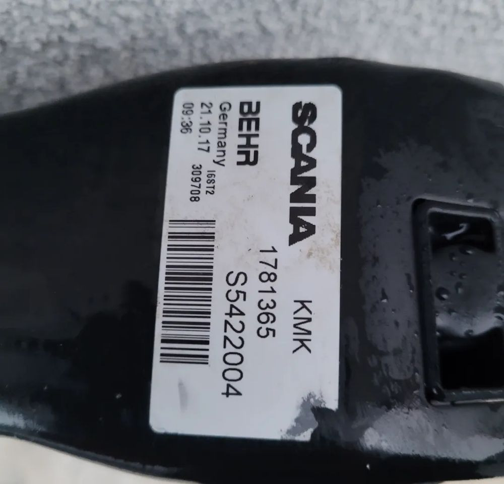 CHŁODNICA WODY SCANIA R 1781365 SZCZELNE ORYGINAŁ - Radiador para Camião: foto 3 CHŁODNICA WODY SCANIA R 1781365 SZCZELNE ORYGINAŁ - Radiador para Camião: foto 3