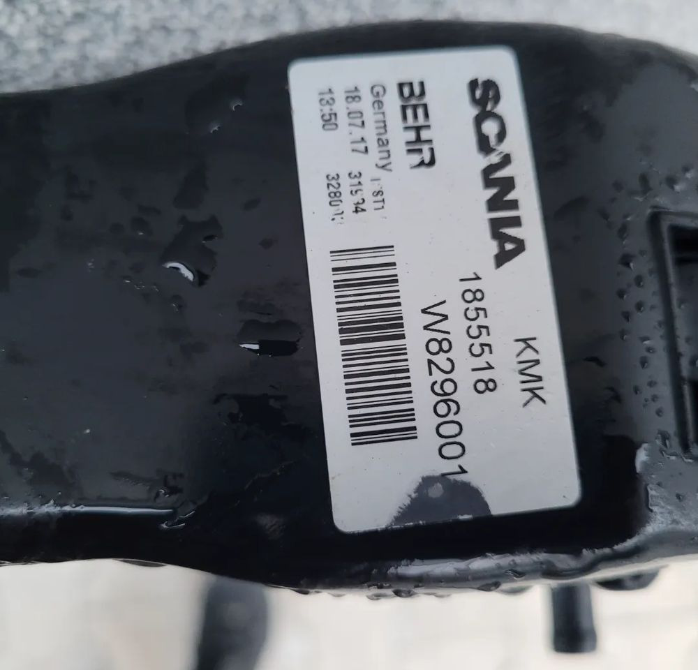 CHŁODNICA WODY SCANIA R 1855518 ORYGINAŁ SZCZELNE - Radiador para Camião: foto 3 CHŁODNICA WODY SCANIA R 1855518 ORYGINAŁ SZCZELNE - Radiador para Camião: foto 3