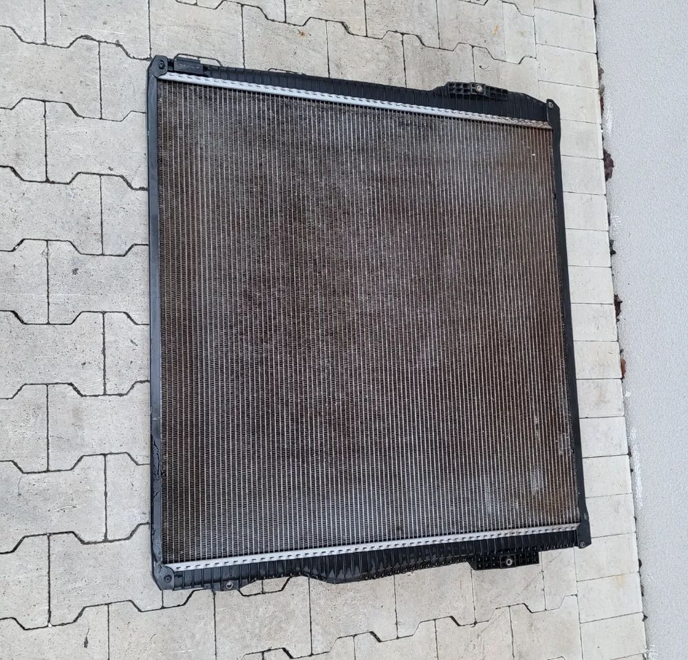 CHŁODNICA WODY SCANIA R 1855518 ORYGINAŁ SZCZELNE - Radiador para Camião: foto 2 CHŁODNICA WODY SCANIA R 1855518 ORYGINAŁ SZCZELNE - Radiador para Camião: foto 2