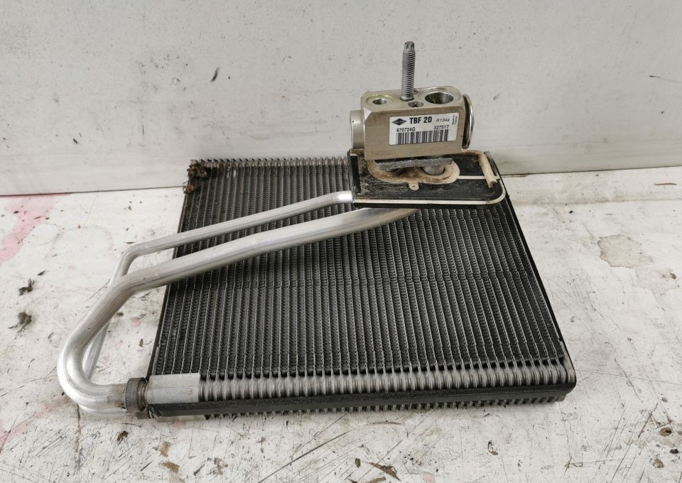 Chłodnica nagrzewnicy Mercedes actros mp4 - Radiador para Camião: foto 1 Chłodnica nagrzewnicy Mercedes actros mp4 - Radiador para Camião: foto 1