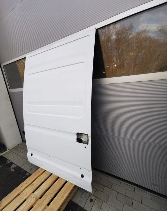 DRZWI PRZESUWNE IVECO DAILY PRAWE - Porta e peças para Camião: foto 2 DRZWI PRZESUWNE IVECO DAILY PRAWE - Porta e peças para Camião: foto 2