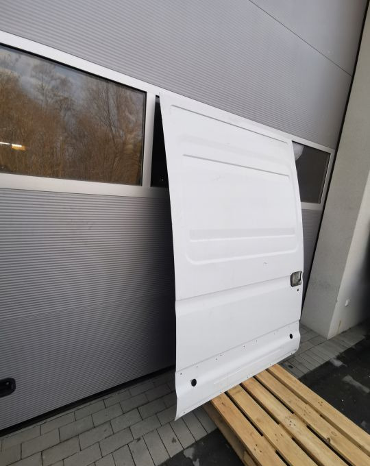 DRZWI PRZESUWNE IVECO DAILY PRAWE - Porta e peças para Camião: foto 3 DRZWI PRZESUWNE IVECO DAILY PRAWE - Porta e peças para Camião: foto 3