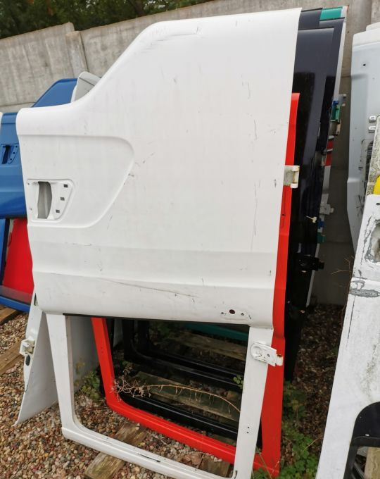 DRZWI SCANIA R XPI LEWE - Porta e peças para Camião: foto 1 DRZWI SCANIA R XPI LEWE - Porta e peças para Camião: foto 1