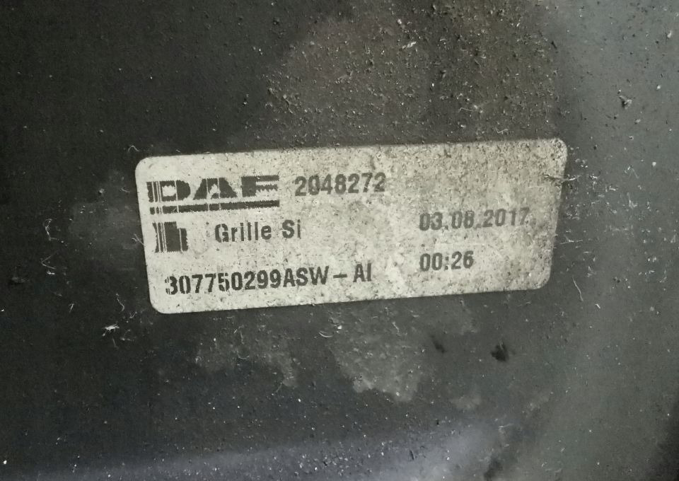 GRILL ATRAPA DAF XF 106 lift ORYGINAŁ 2048272 - Grade radiador para Camião: foto 4 GRILL ATRAPA DAF XF 106 lift ORYGINAŁ 2048272 - Grade radiador para Camião: foto 4