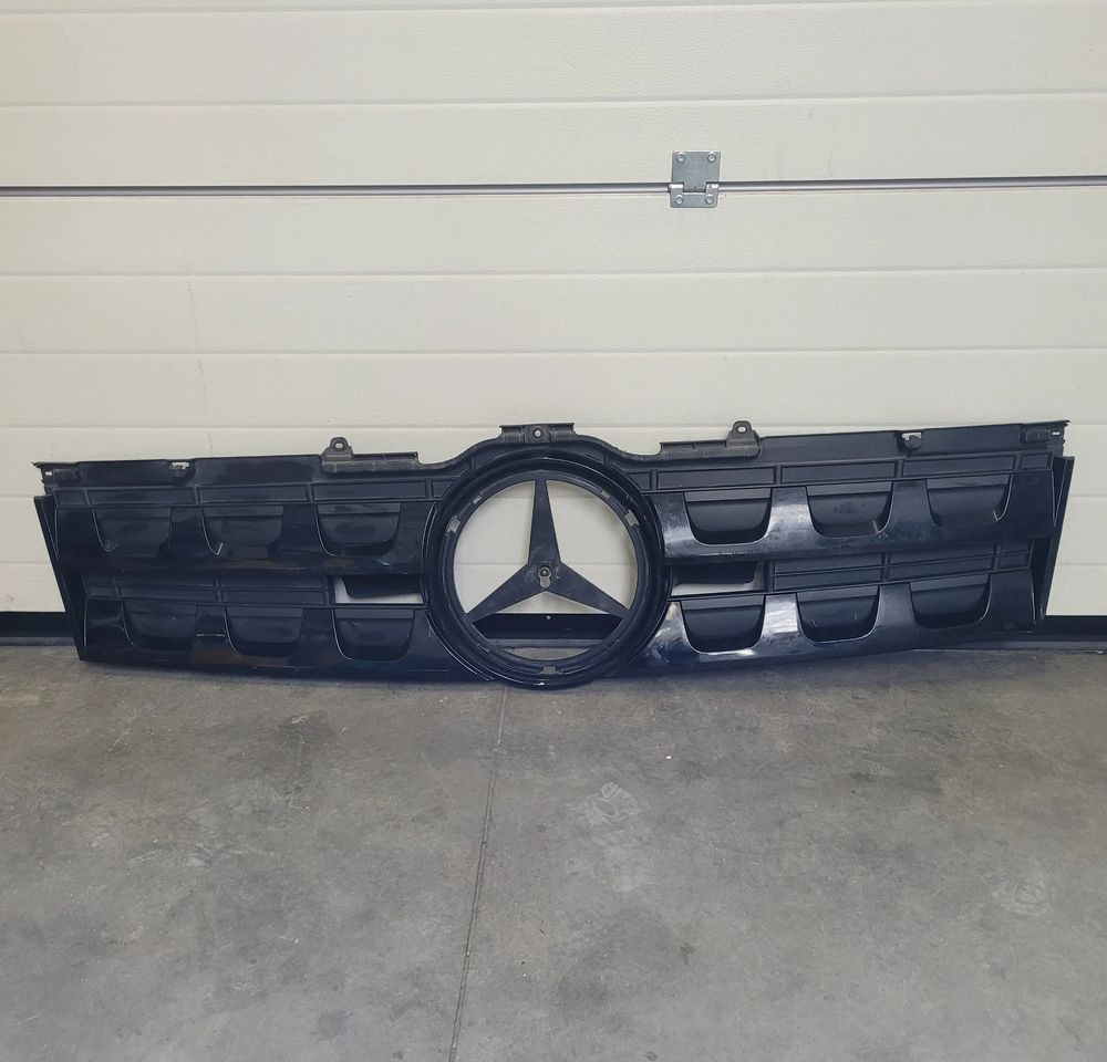 GRILL ATRAPA MERCEDES ACTROS AROX A9607510618 - Grade radiador para Camião: foto 1 GRILL ATRAPA MERCEDES ACTROS AROX A9607510618 - Grade radiador para Camião: foto 1