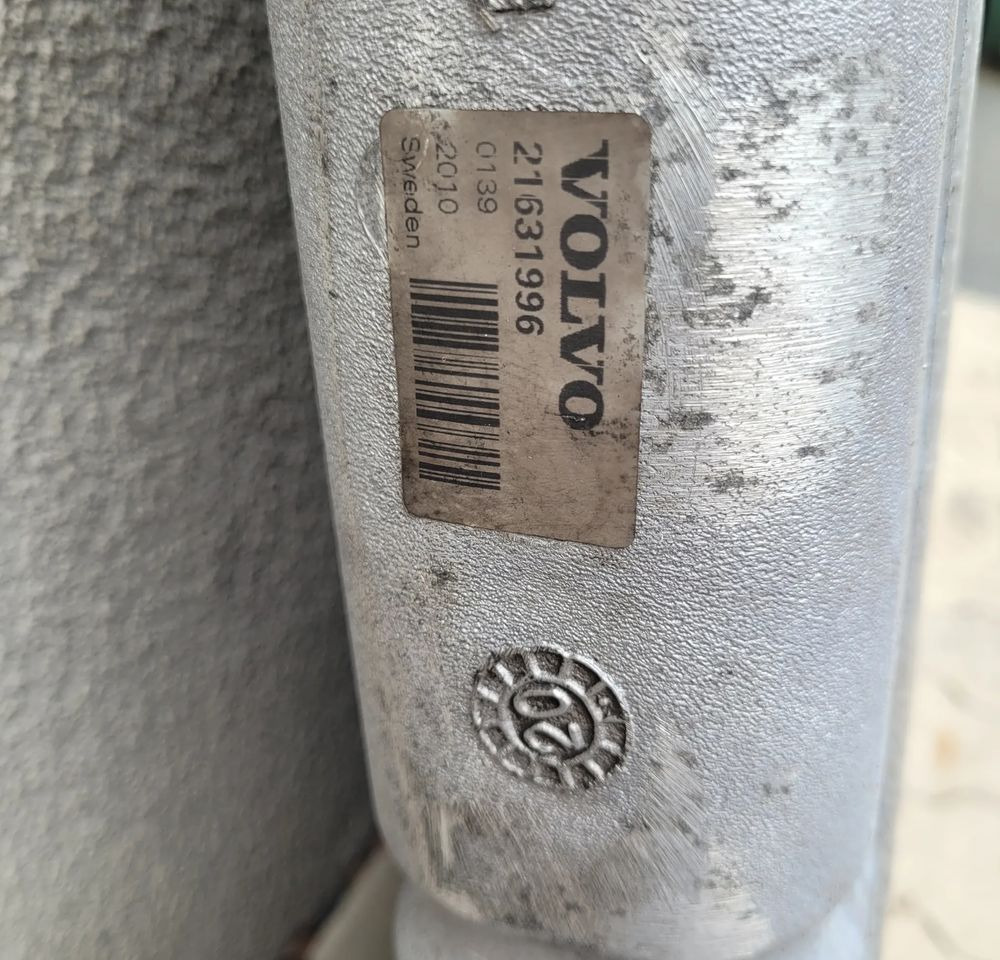 INTERCOOLER VOLVO FH4 RENAULT RANGE T 21631996 ORYGINAŁ CHWALIM116 - Intercooler para Camião: foto 3 INTERCOOLER VOLVO FH4 RENAULT RANGE T 21631996 ORYGINAŁ CHWALIM116 - Intercooler para Camião: foto 3