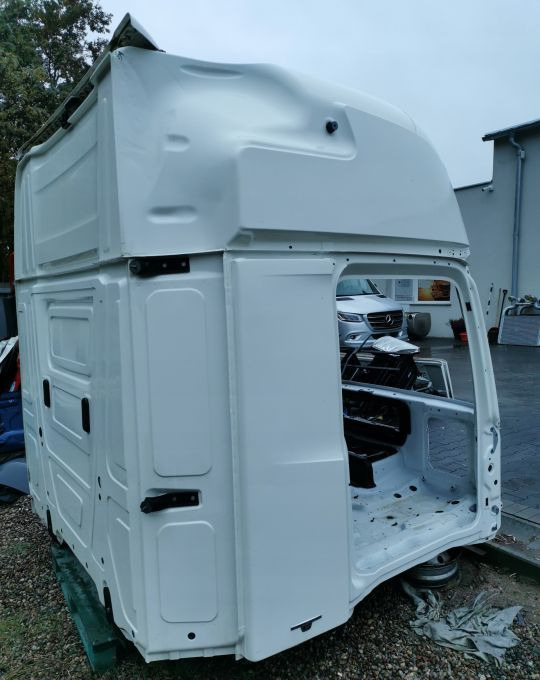 KABINA MERCEDES ACTROS MP4 GIGA BDF - Cabine para Camião: foto 4 KABINA MERCEDES ACTROS MP4 GIGA BDF - Cabine para Camião: foto 4