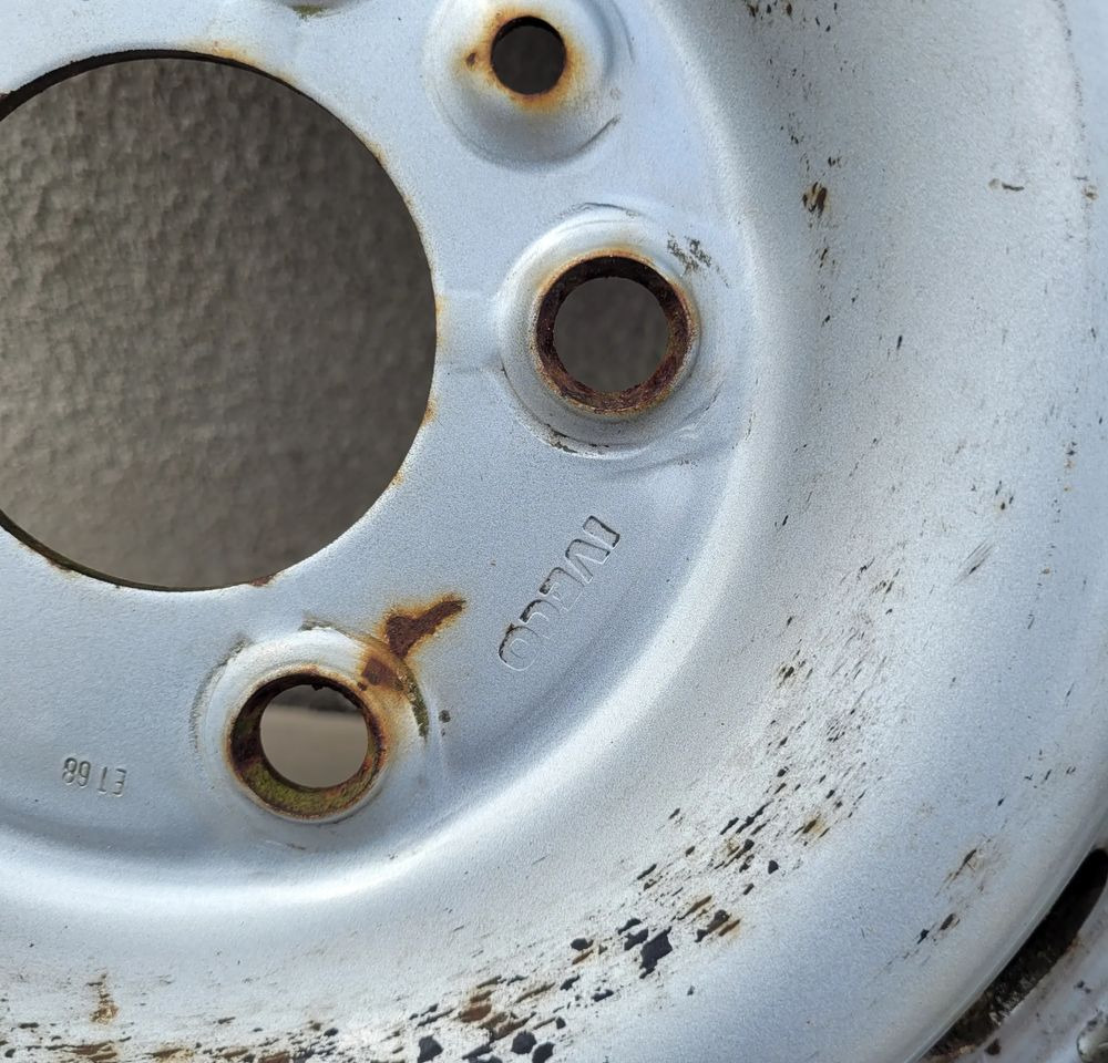 KOŁO ZAPAS IVECO DAILY 225/70R15C PIRELLI - Jantes e pneus para Camião: foto 2 KOŁO ZAPAS IVECO DAILY 225/70R15C PIRELLI - Jantes e pneus para Camião: foto 2