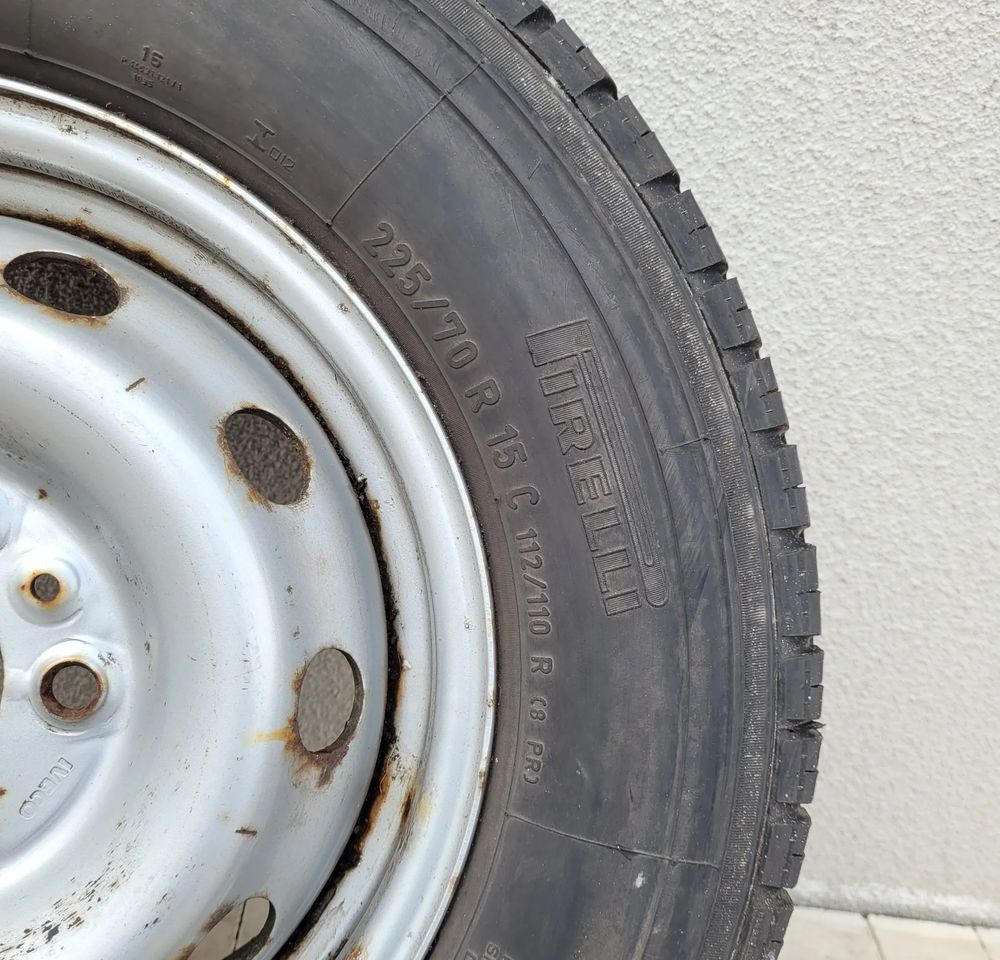 KOŁO ZAPAS IVECO DAILY 225/70R15C PIRELLI - Jantes e pneus para Camião: foto 4 KOŁO ZAPAS IVECO DAILY 225/70R15C PIRELLI - Jantes e pneus para Camião: foto 4